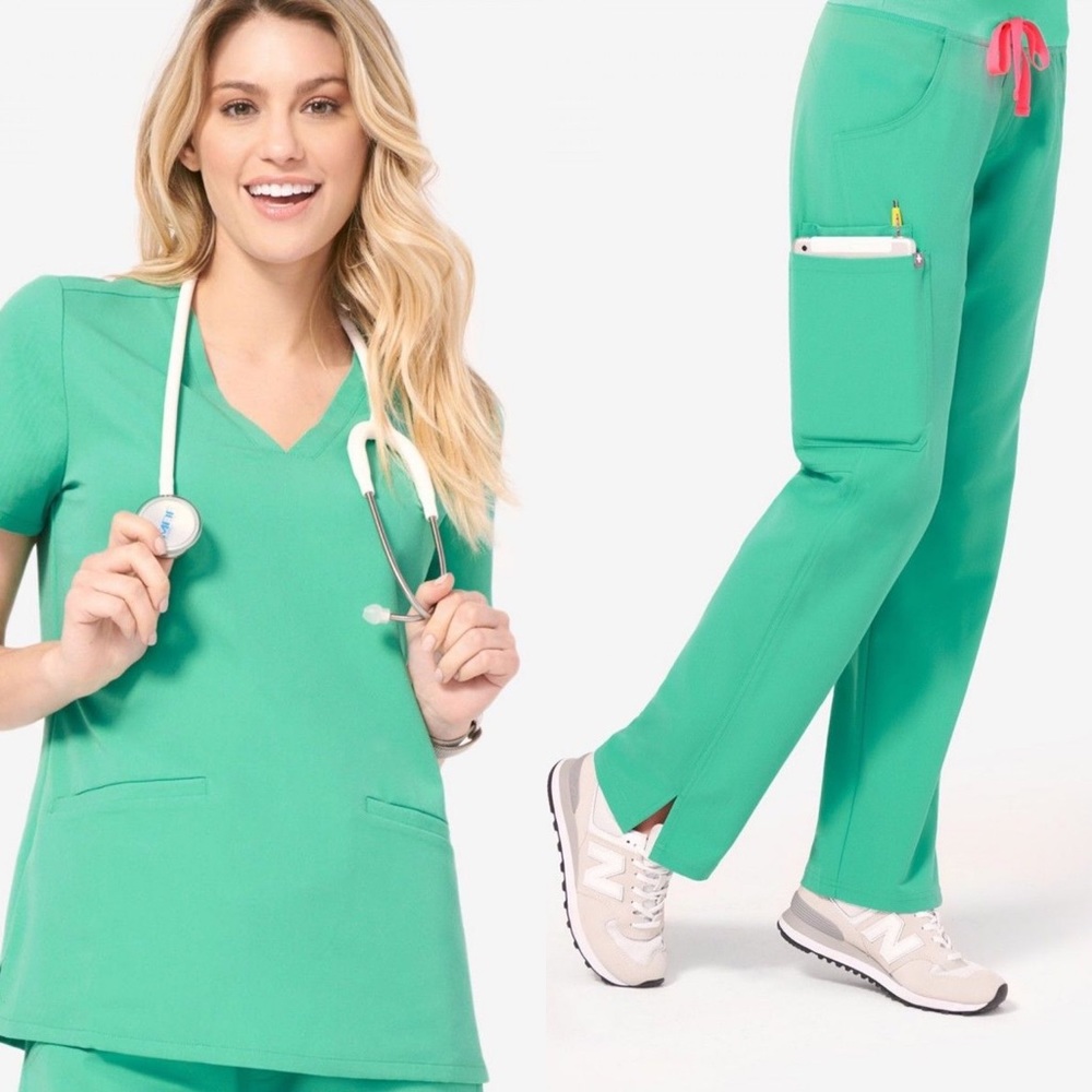 ❣️SOLD❣️Figs Surgical Green Scrub Set